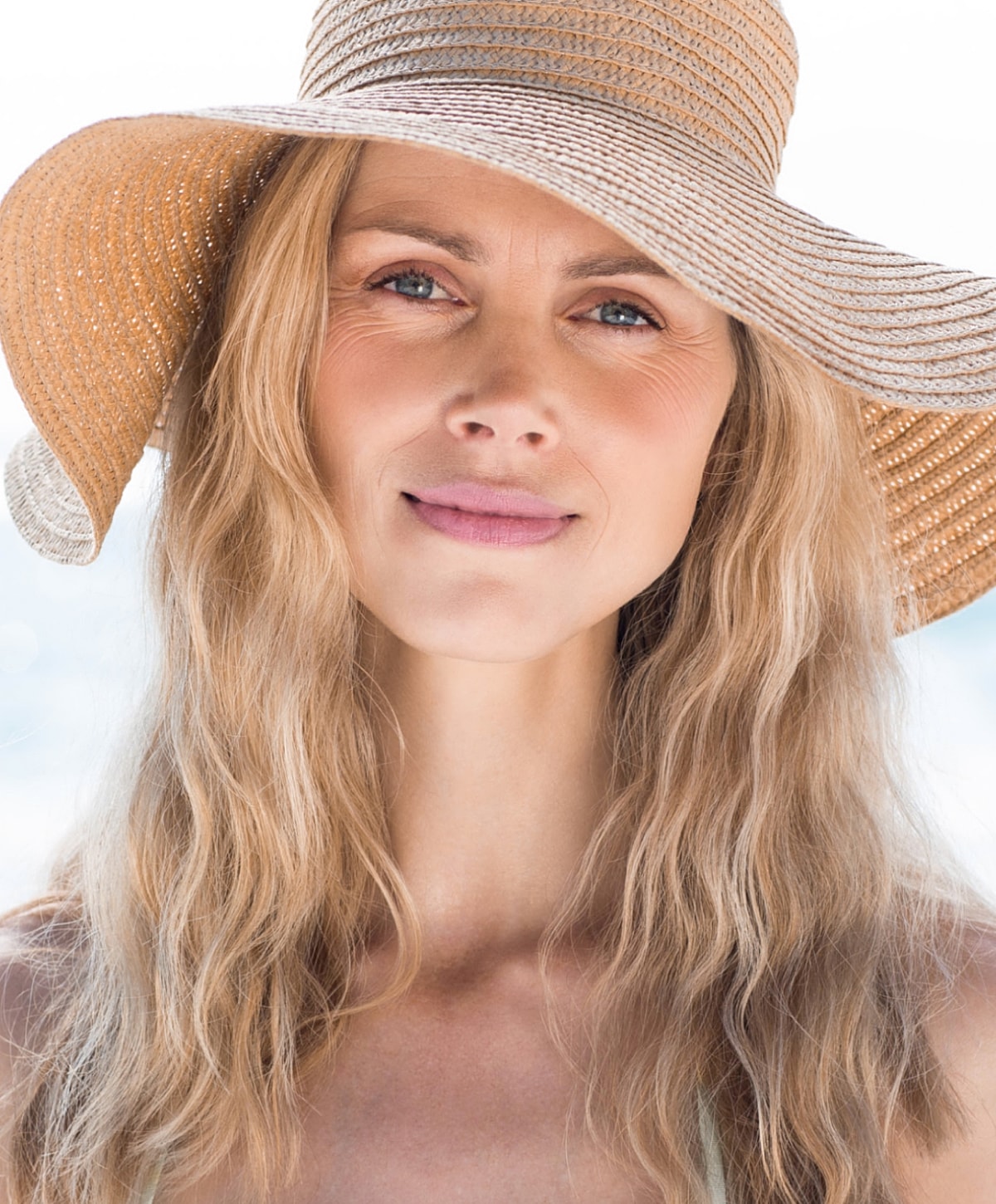 Woman wearing a wide-brimmed hat outdoors.